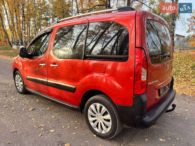 Мінівен Peugeot Partner 2010 в Охтирці
