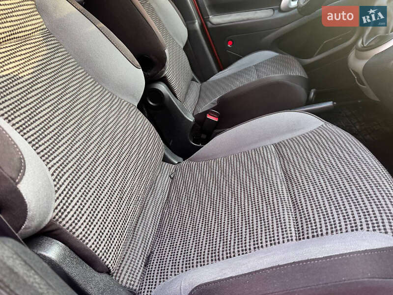 Мінівен Peugeot Partner 2010 в Охтирці