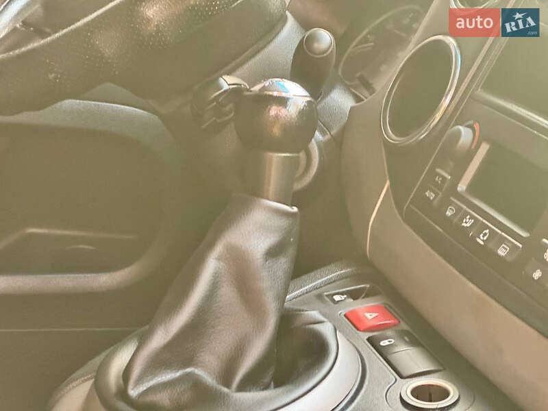 Мінівен Peugeot Partner 2010 в Охтирці