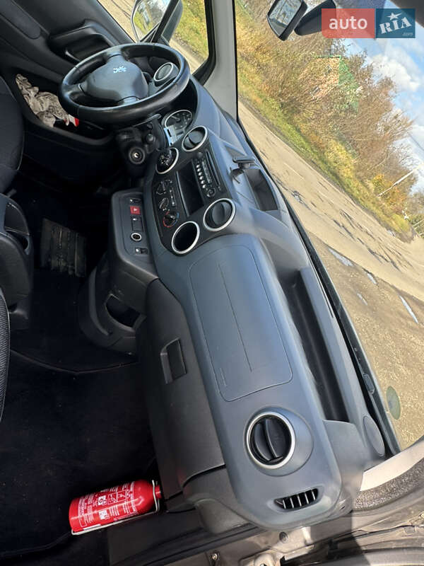 Мінівен Peugeot Partner 2011 в Калуші