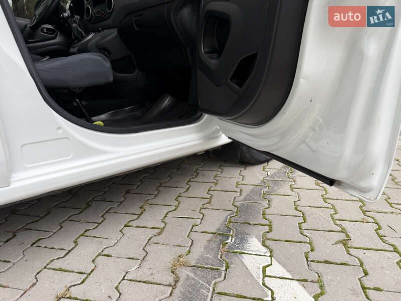 Мінівен Peugeot Partner 2009 в Хмельницькому фото 25 Мінівен Peugeot Partner 2009 в Хмельницькому