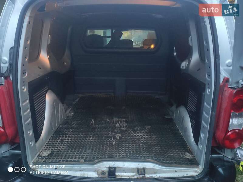 Грузовой фургон Peugeot Partner 2011 в Чернигове