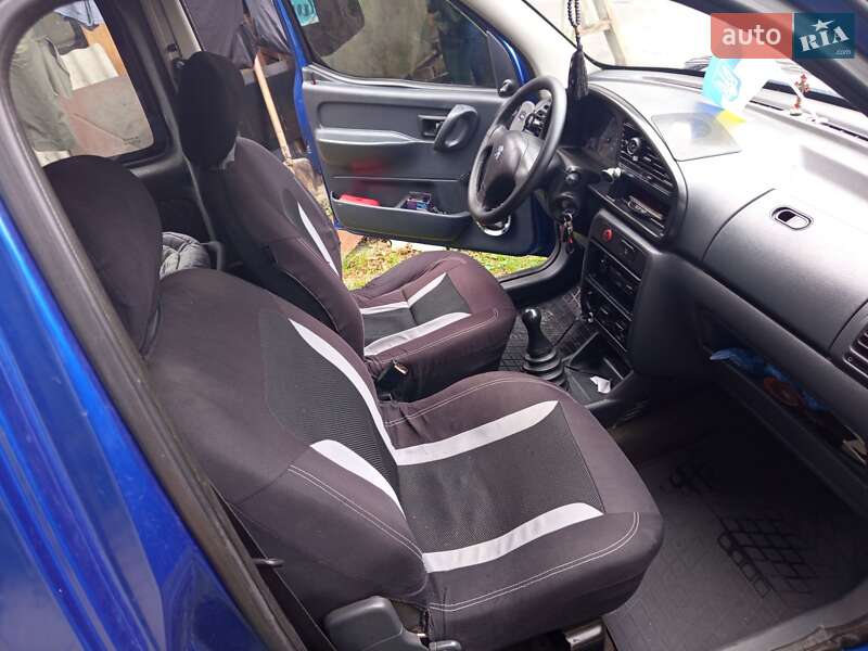 Мінівен Peugeot Partner 2001 в Шепетівці