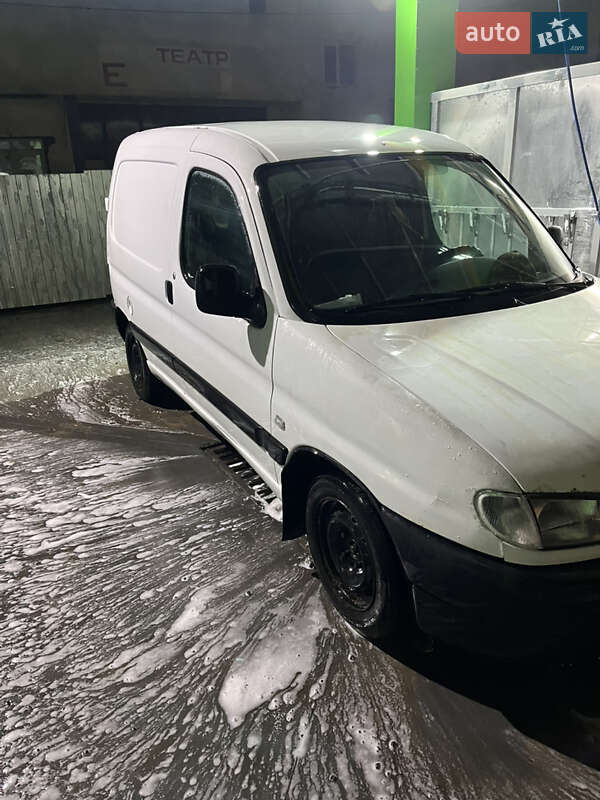 Грузовой фургон Peugeot Partner 2001 в Черновцах
