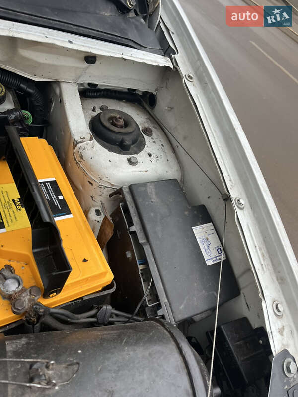 Грузовой фургон Peugeot Partner 2001 в Черновцах