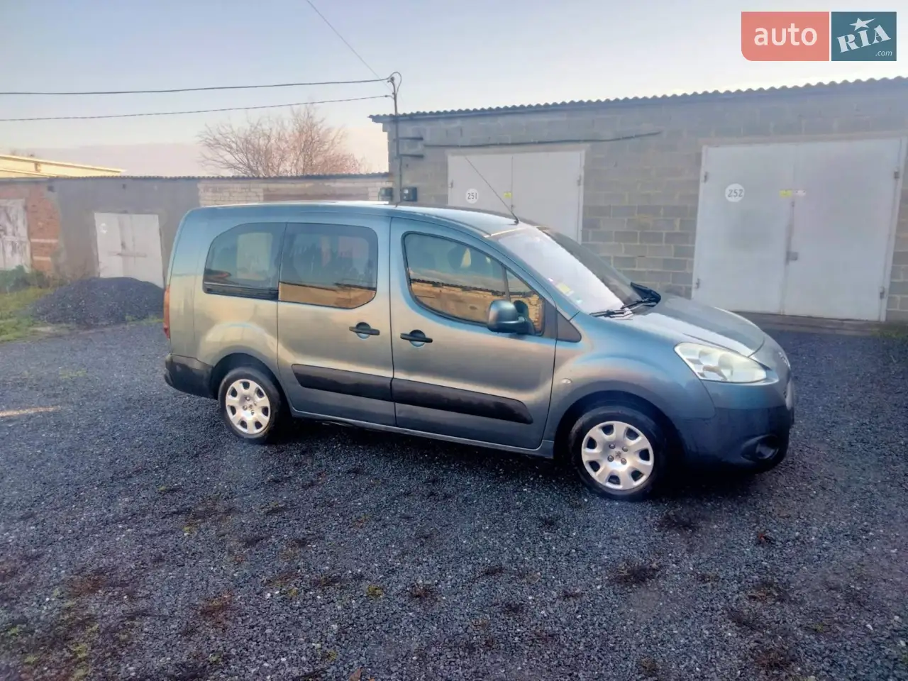 2011 Peugeot Partner - мініатюра 21