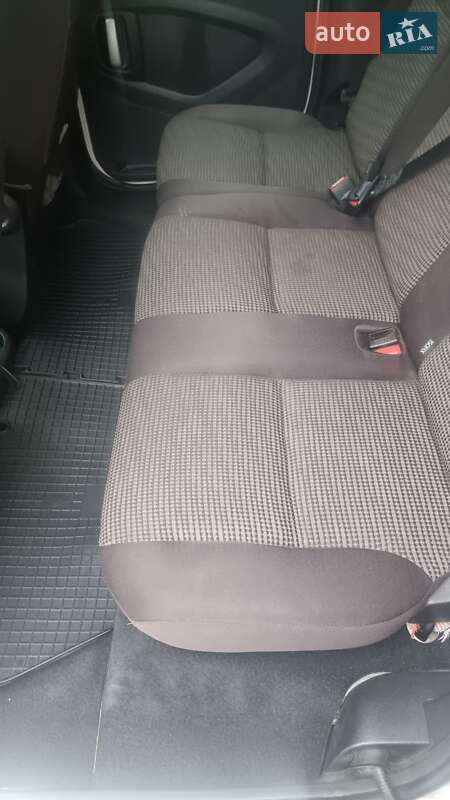 Мінівен Peugeot Partner 2011 в Києві фото 16 Мінівен Peugeot Partner 2011 в Києві