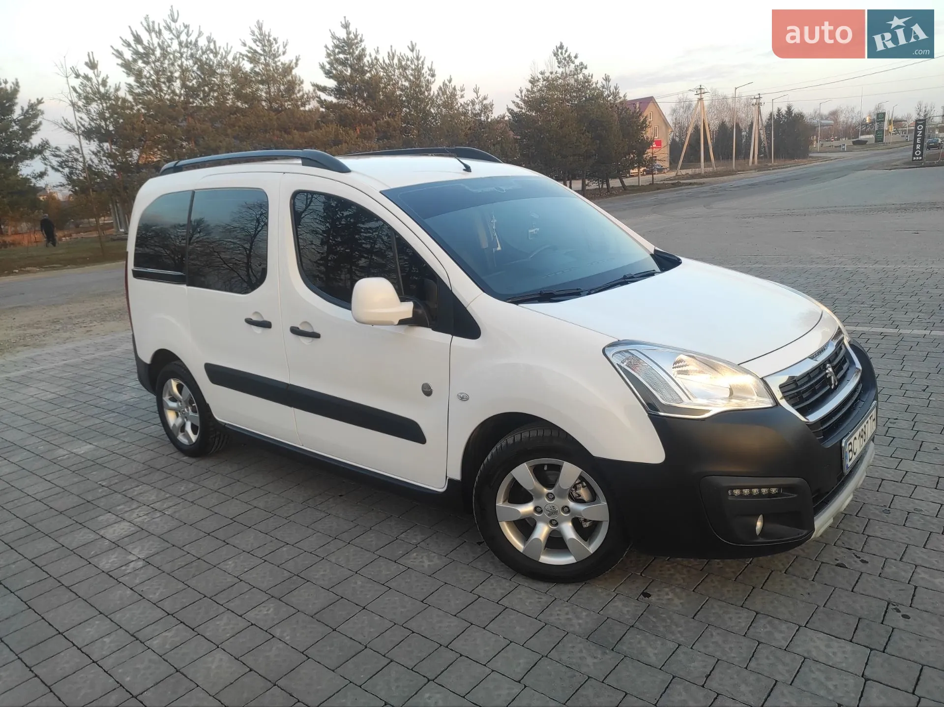 2015 Peugeot Partner - мініатюра 36