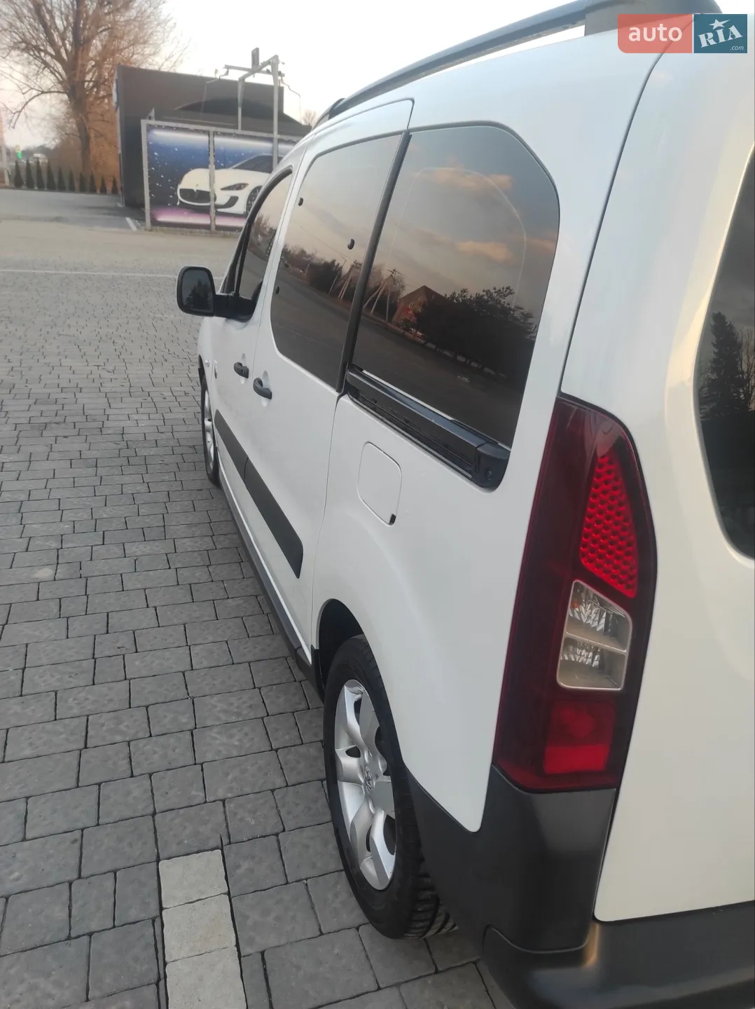 2015 Peugeot Partner - мініатюра 50