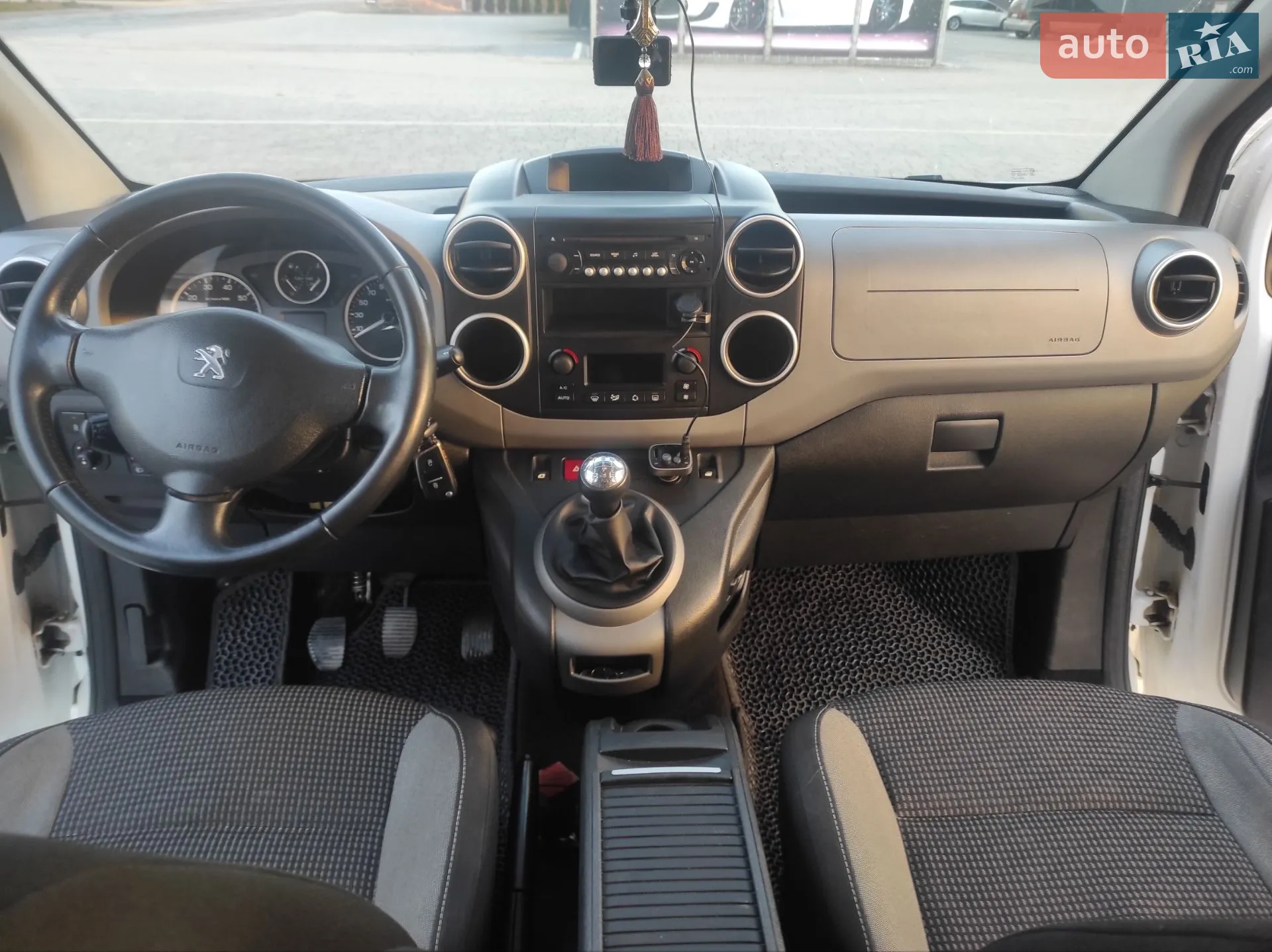 2015 Peugeot Partner - мініатюра 61