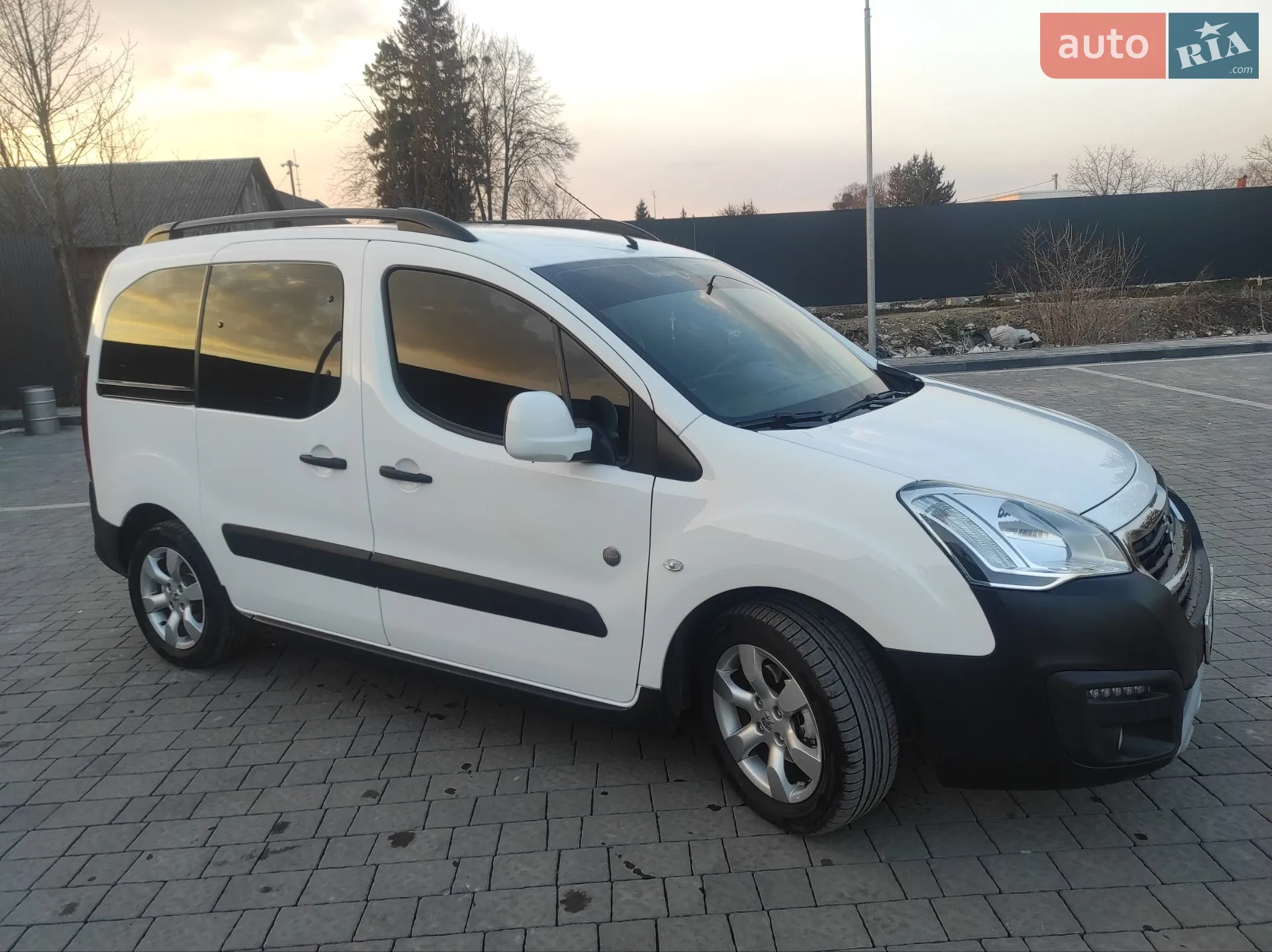 2015 Peugeot Partner - мініатюра 16