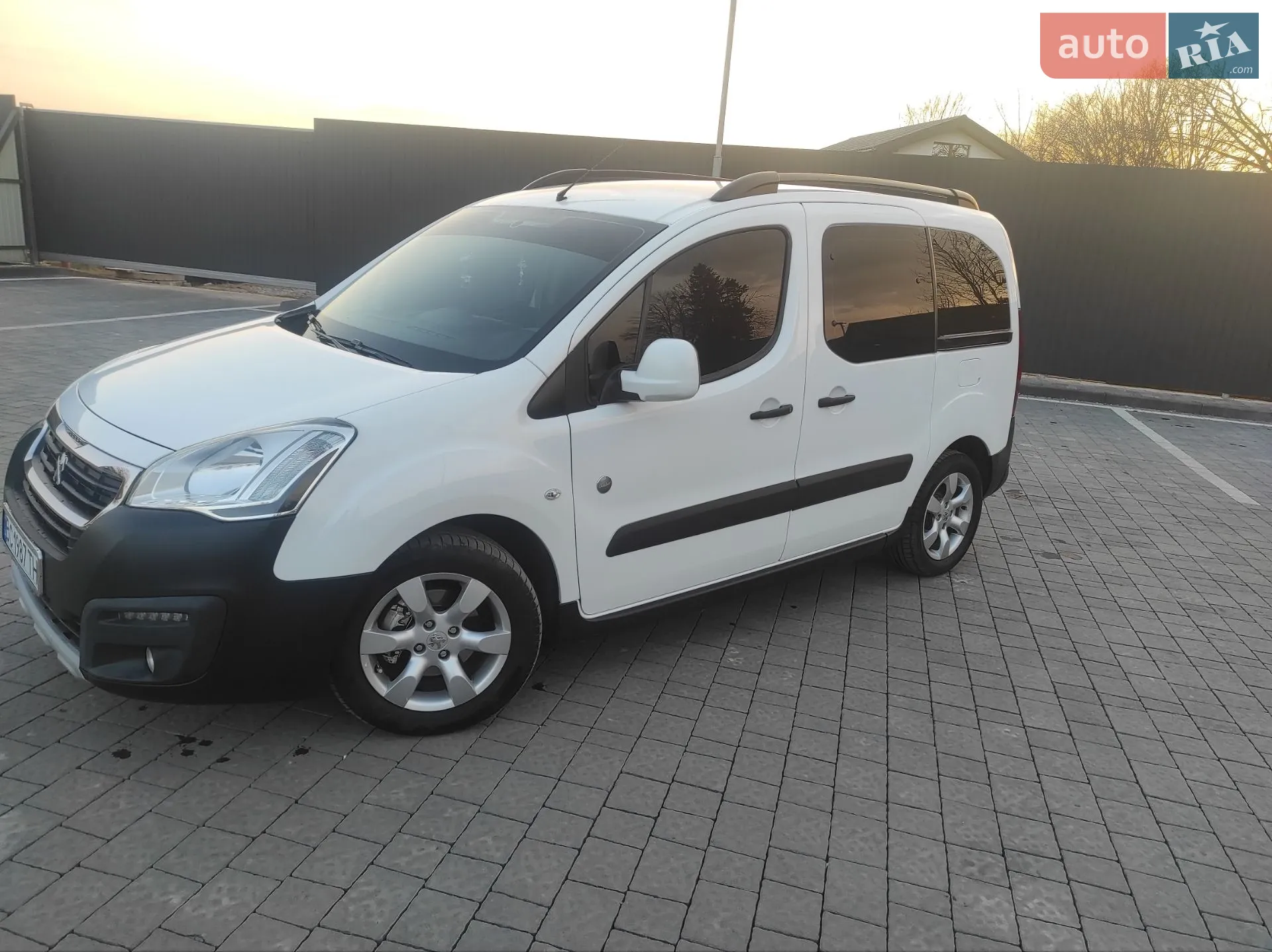 2015 Peugeot Partner - мініатюра 21