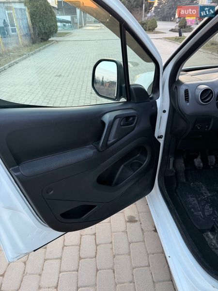 Вантажний фургон Peugeot Partner 2008 в Чернівцях