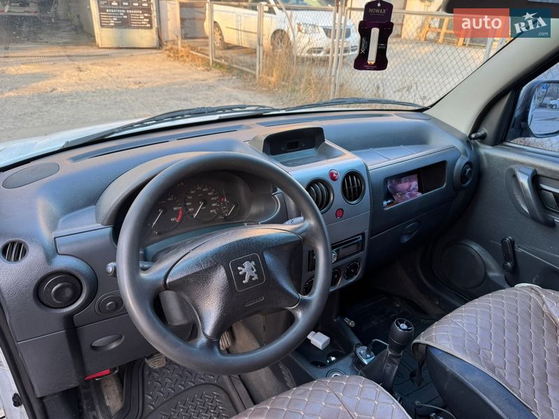 Грузовой фургон Peugeot Partner 2004 в Львове фото 7 Грузовой фургон Peugeot Partner 2004 в Львове