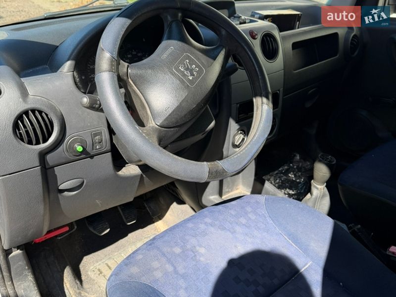 Грузовой фургон Peugeot Partner 2008 в Стоянке фото 4 Грузовой фургон Peugeot Partner 2008 в Стоянке