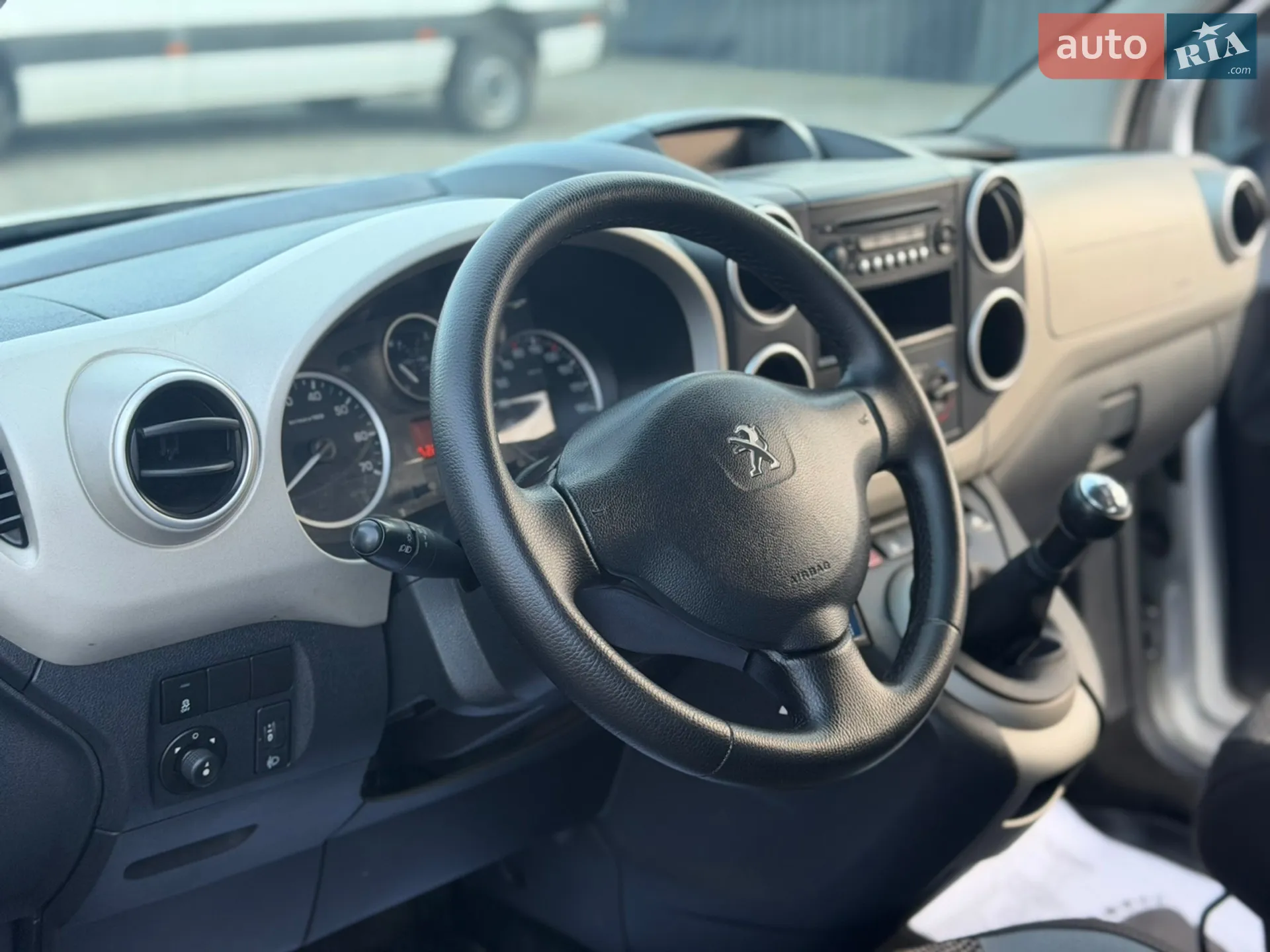 2015 Peugeot Partner - мініатюра 21