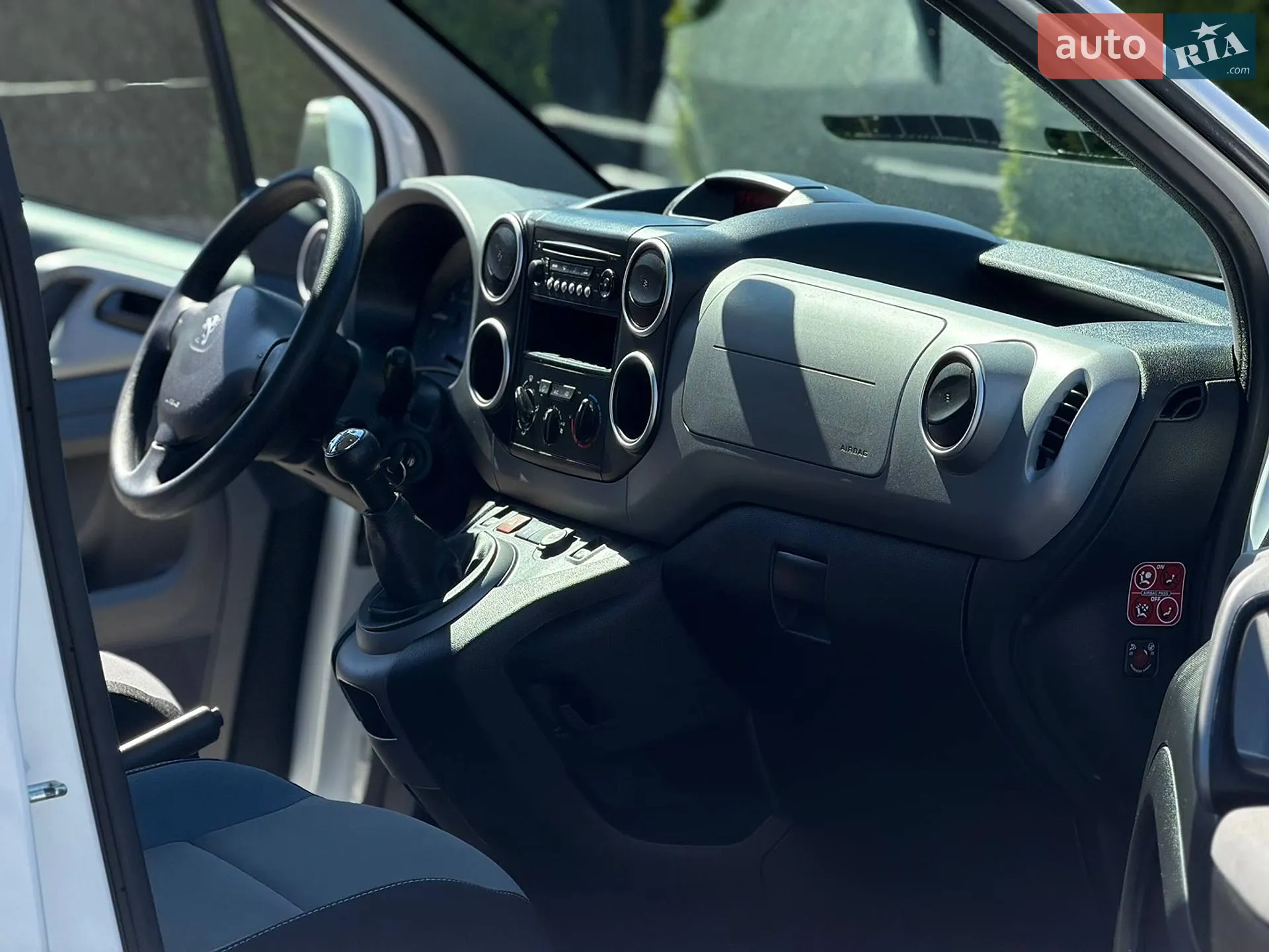 2015 Peugeot Partner - мініатюра 15