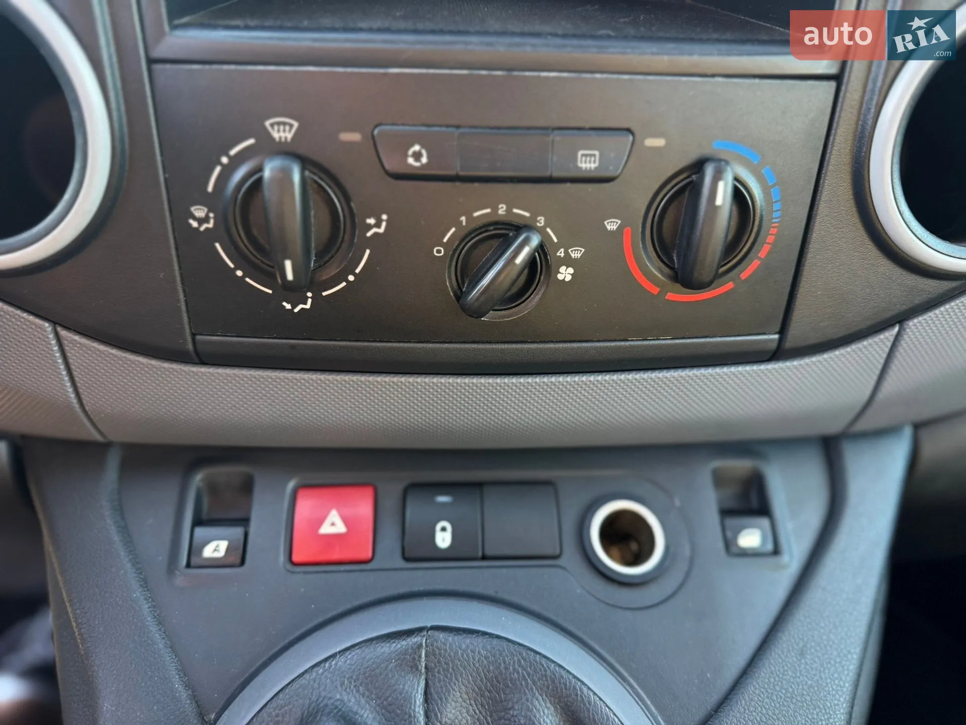 2012 Peugeot Partner - мініатюра 13