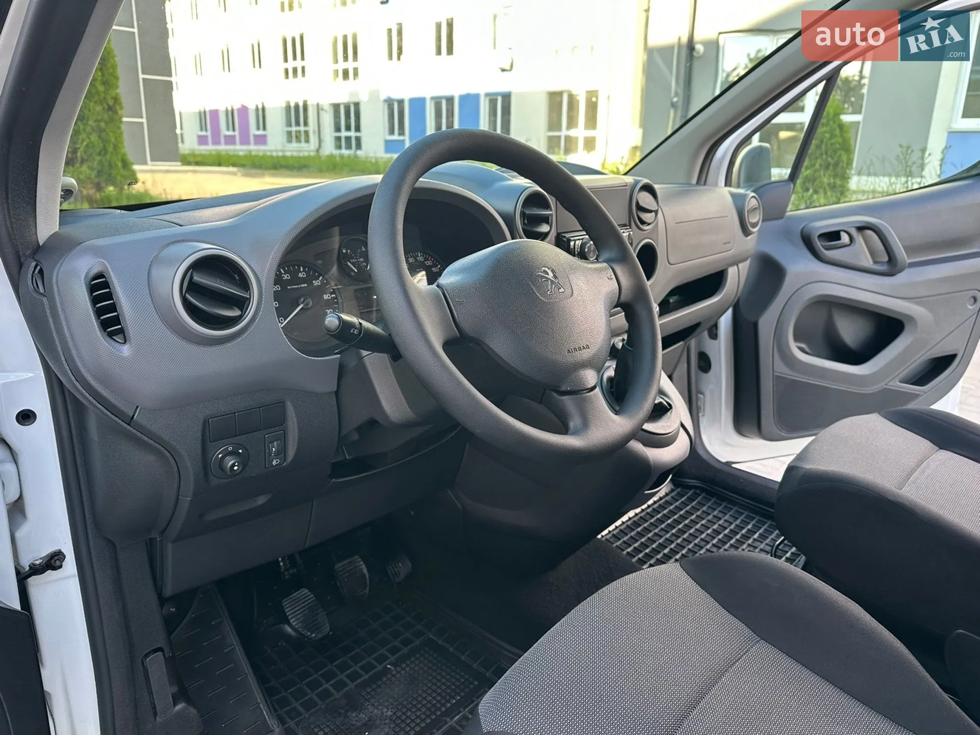 2017 Peugeot Partner - мініатюра 138