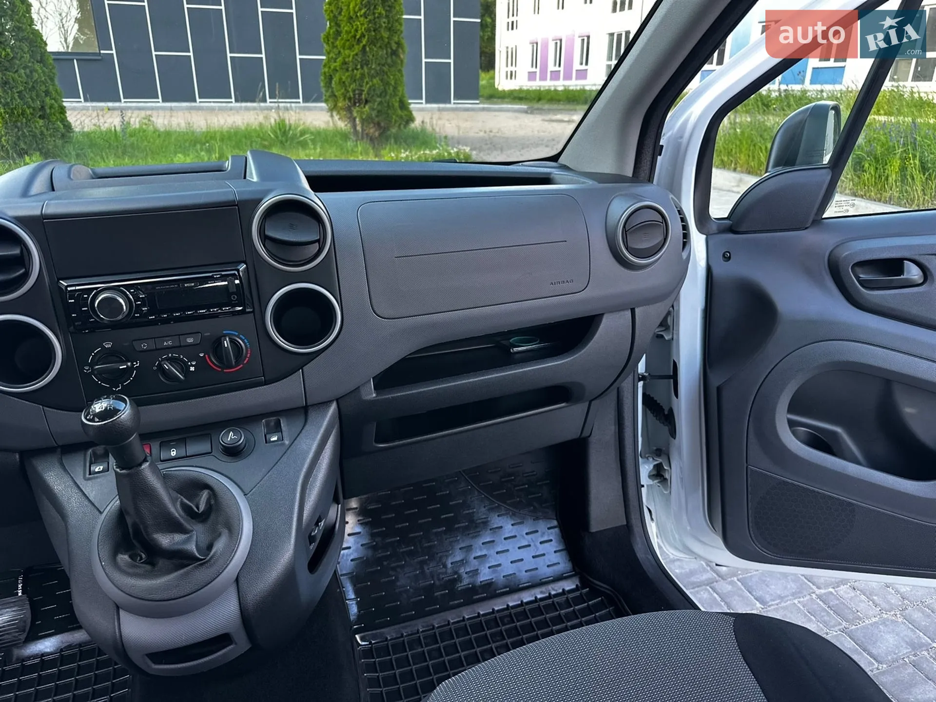 2017 Peugeot Partner - мініатюра 204