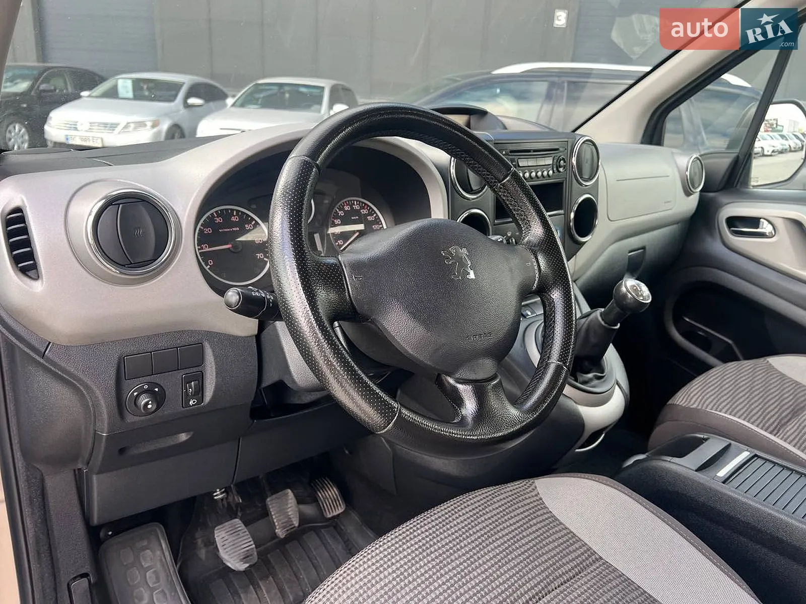 2012 Peugeot Partner - мініатюра 18