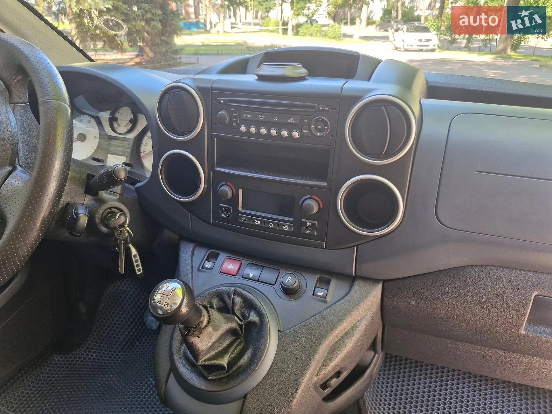 2011 Peugeot Partner - мініатюра 13