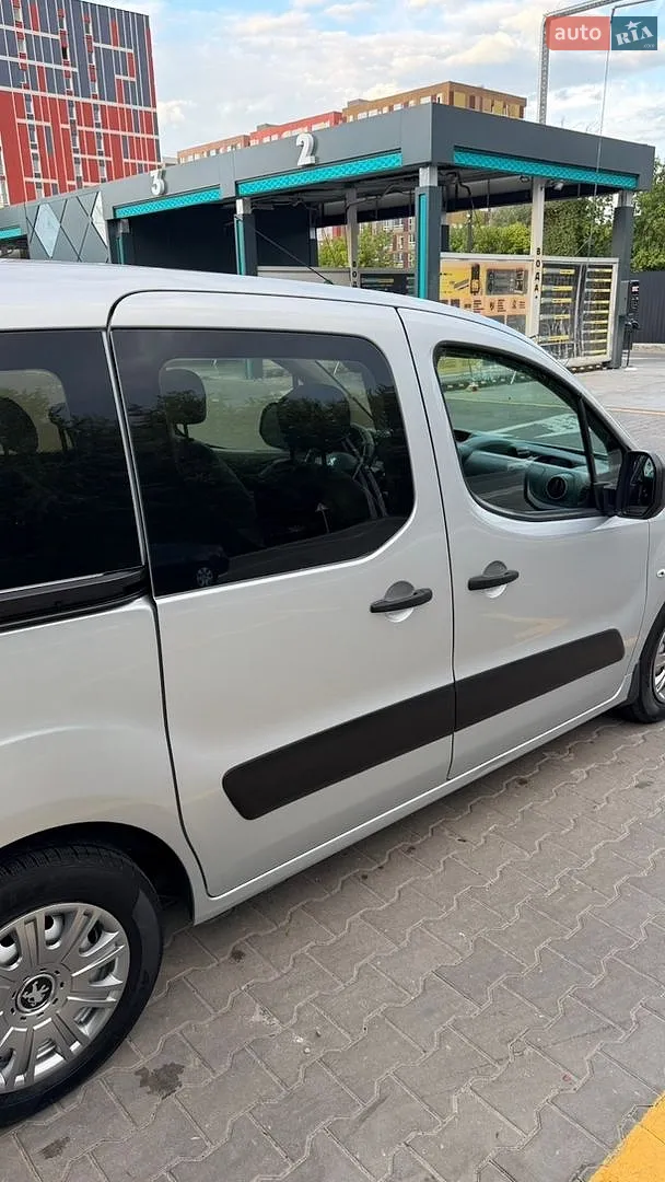 2011 Peugeot Partner - мініатюра 8