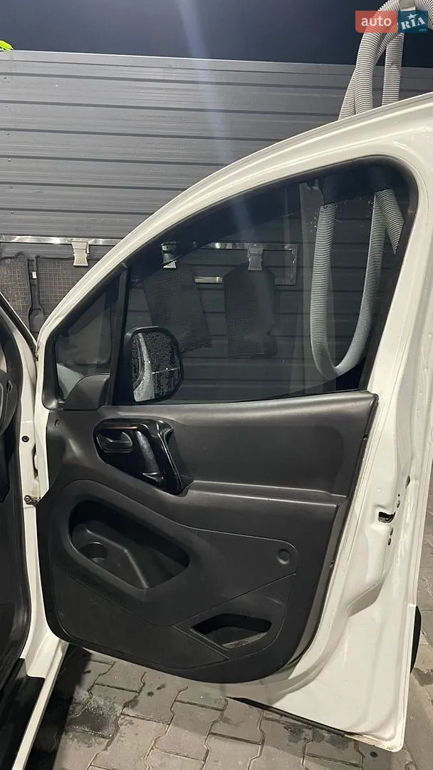 2011 Peugeot Partner - мініатюра 13
