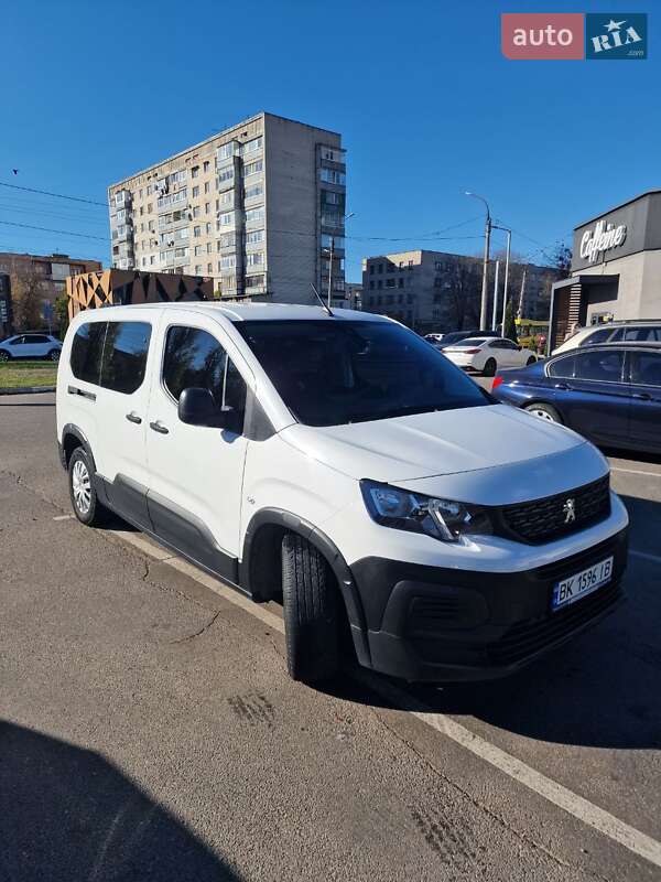 Минивэн Peugeot Rifter 2021 в 