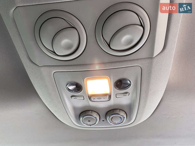 Минивэн Peugeot Traveller 2017 в Бориславе