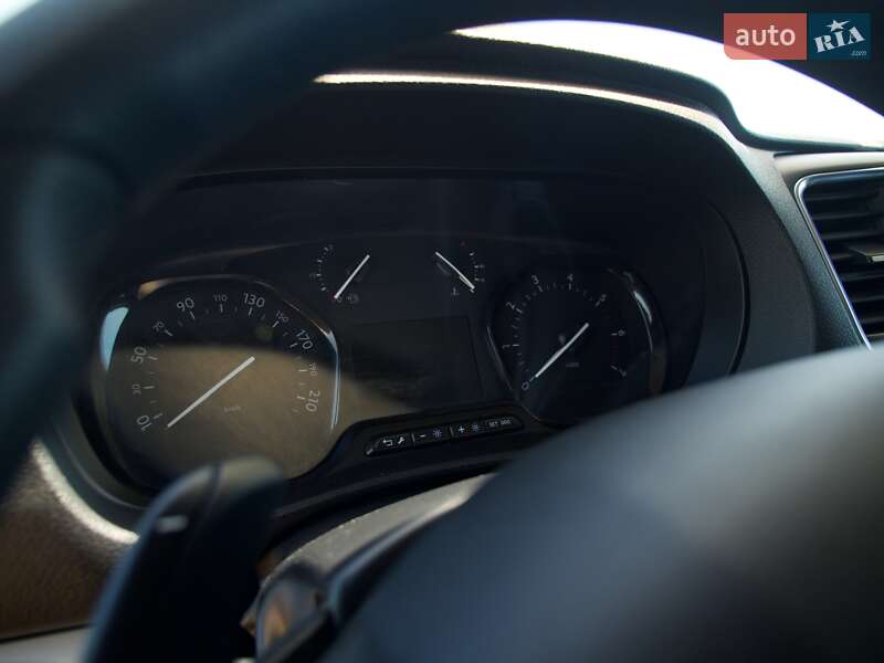 Минивэн Peugeot Traveller 2017 в Славянске