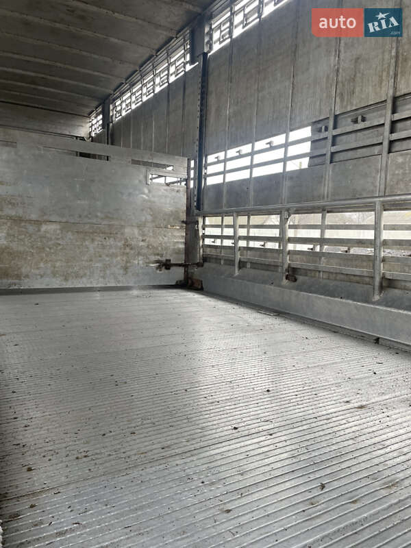 Для перевезення тварин - напівпричіп Pezzaioli SBA 2004 в Козятині фото 4 Для перевезення тварин - напівпричіп Pezzaioli SBA 2004 в Козятині