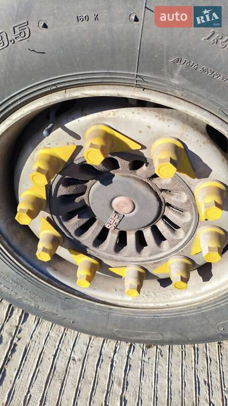 Для перевозки животных - полуприцеп Pezzaioli SBA 2011 в Казатине