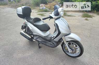 Макси-скутер Piaggio Beverly 500 2004 в Новомосковске