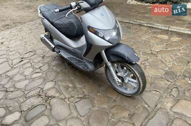 Макси-скутер Piaggio Beverly 2008 в Косове