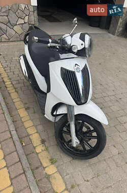 Макси-скутер Piaggio Carnaby 2009 в Львове