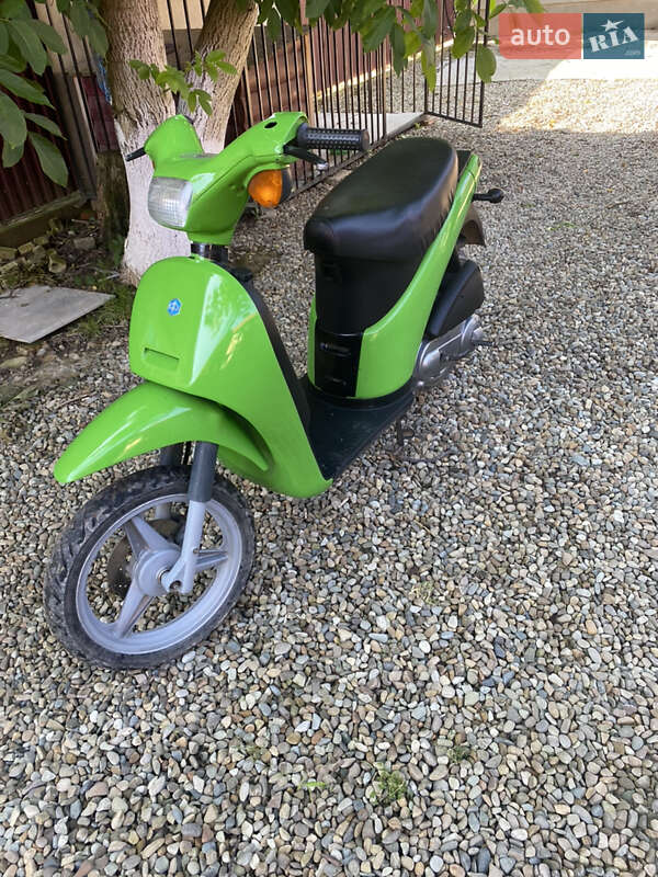 Скутер Piaggio Free 2000 в Калуше