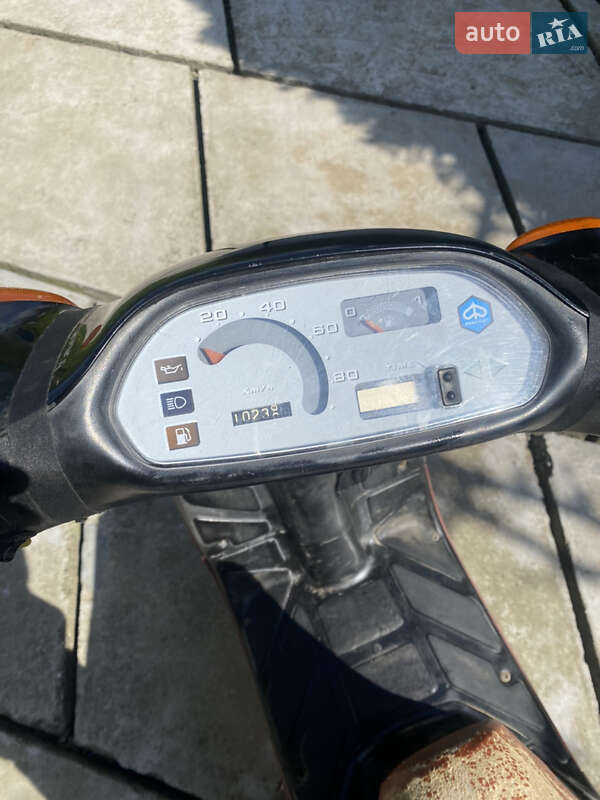 Скутер Piaggio Gilera 2000 в Иршаве