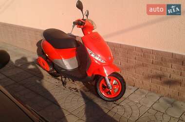 Скутер Piaggio Zip 2000 в 