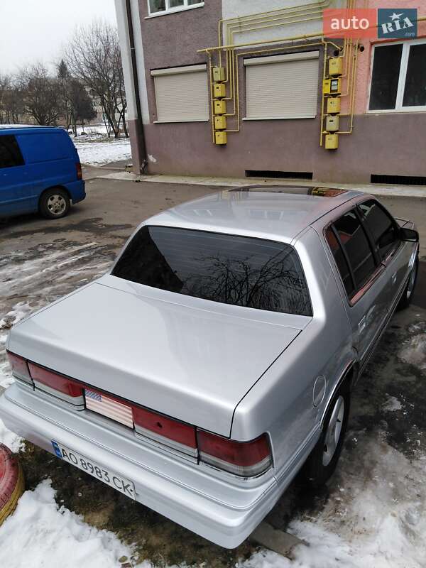 Седан Plymouth Acclaim 1990 в Мукачево