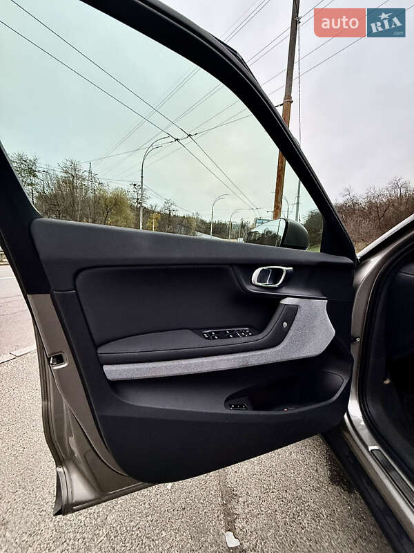 Лифтбек Polestar 2 2020 в Киеве