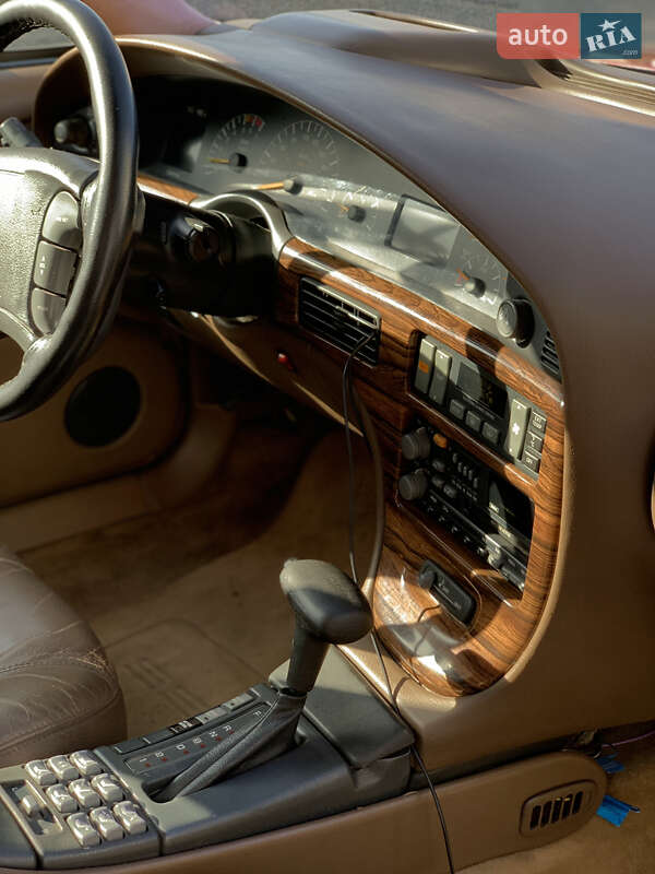 Седан Pontiac Bonneville 1993 в Ковеле