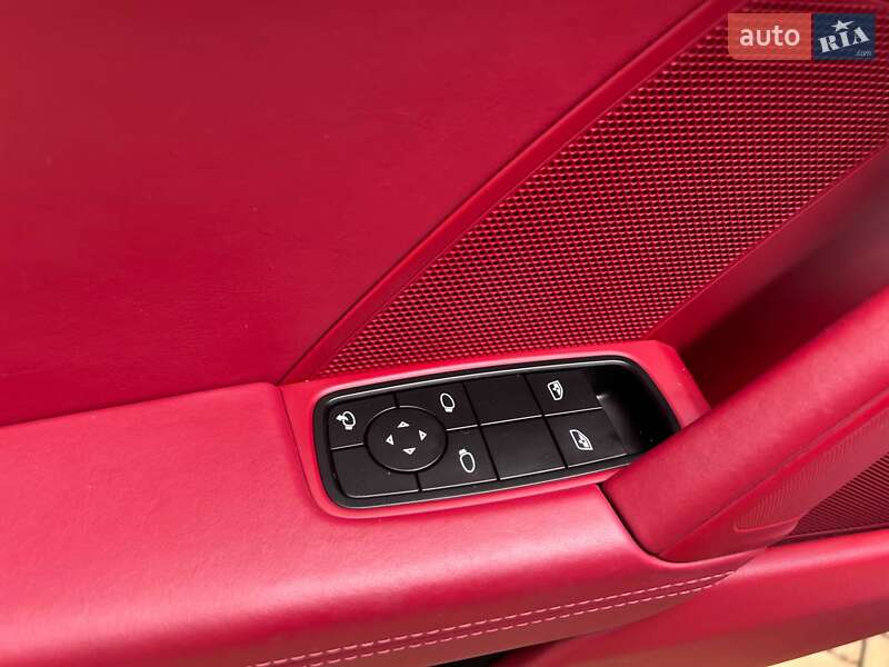Купе Porsche 911 2022 в Львове