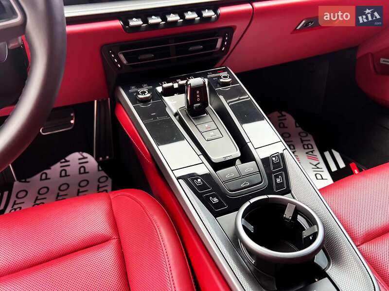Купе Porsche 911 2022 в Львове