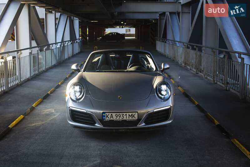 Кабріолет Porsche 911 2016 в 