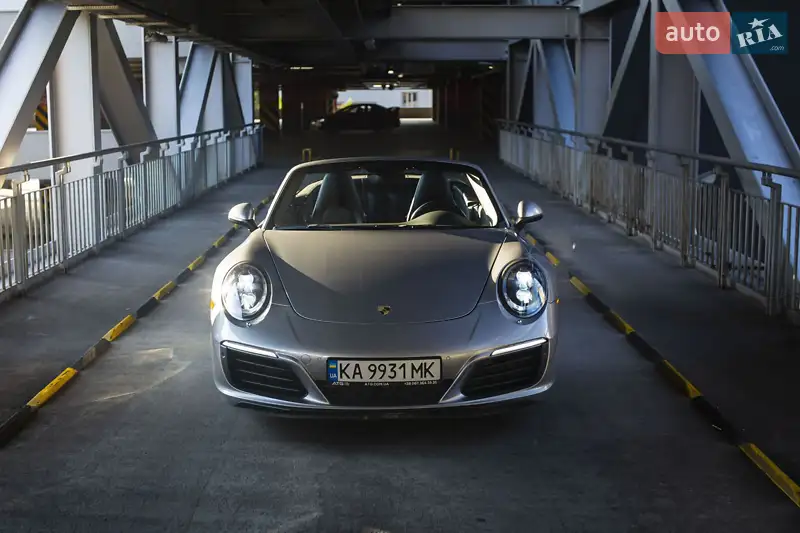 Кабріолет Porsche 911 2016 в 