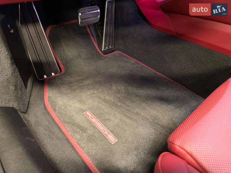 Купе Porsche 911 2022 в Киеве