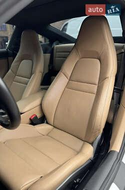 Купе Porsche 911 2020 в 