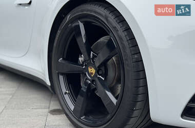 Купе Porsche 911 2020 в 
