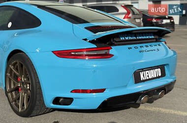 Купе Porsche 911 2016 в 